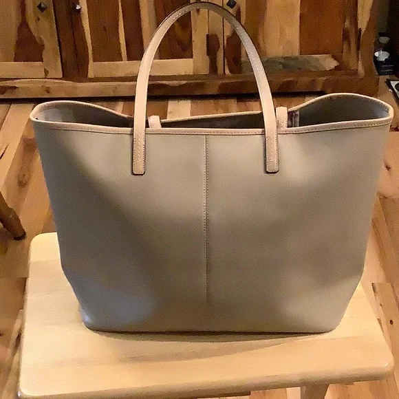 Big Logo Coach Tote - Picture 2 of 12